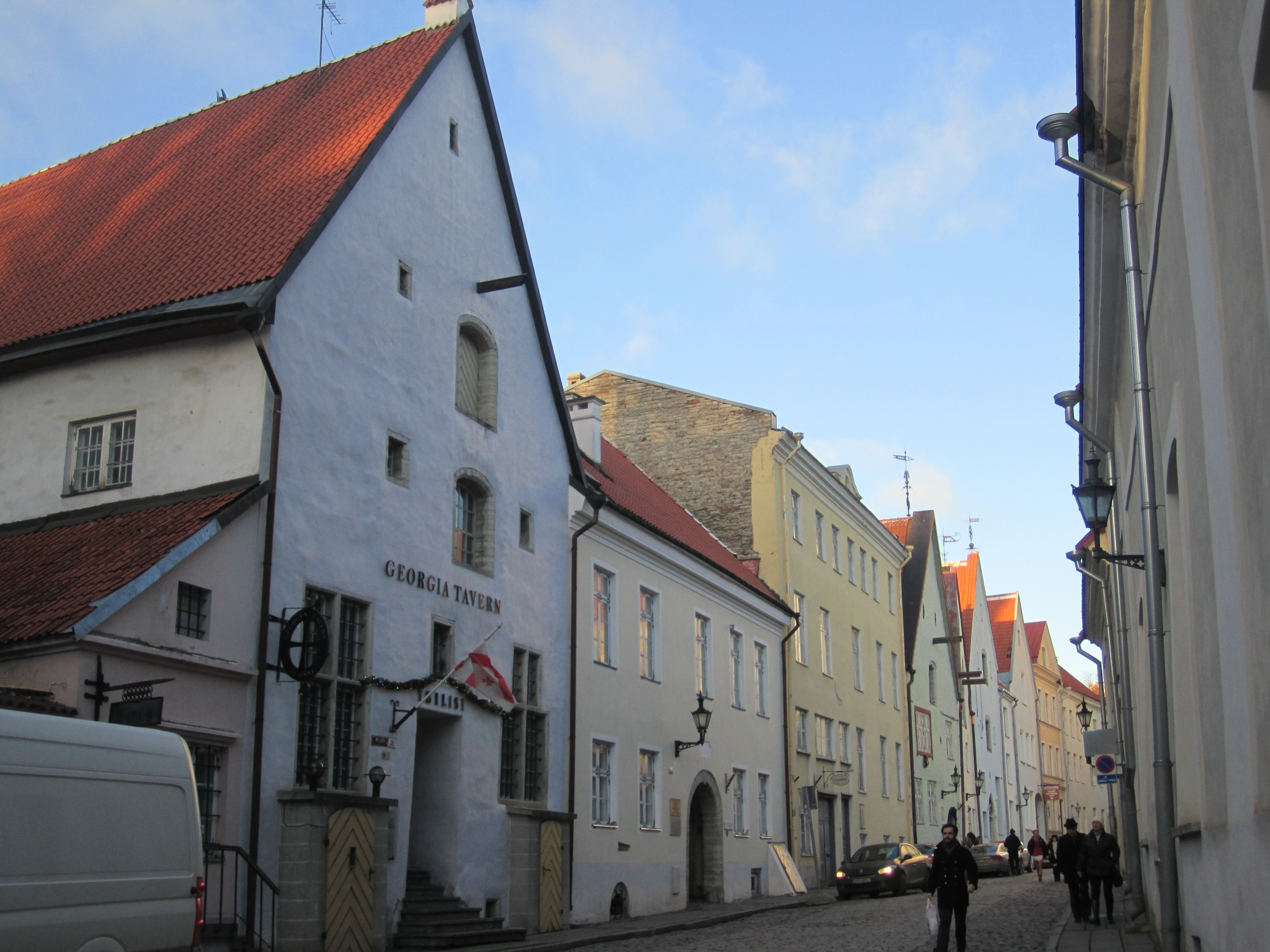 Пешеходная экскурсия по Старому городу Таллина. Лабиринты узких улочек, церкви, средневековые дома. Бронирование